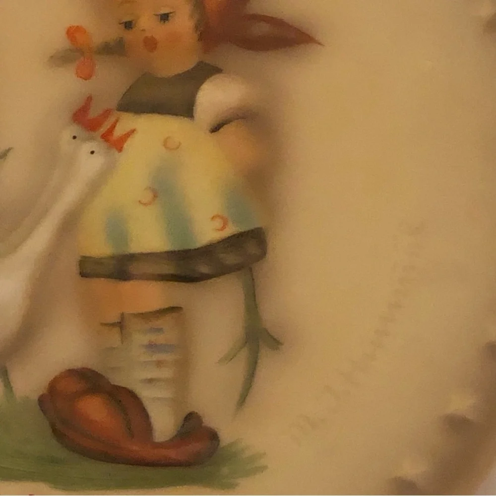 Goebel Hummel 1974 Decorative Plate Girl with Geese Porcelain Bas Relief - Picture 8 of 15
